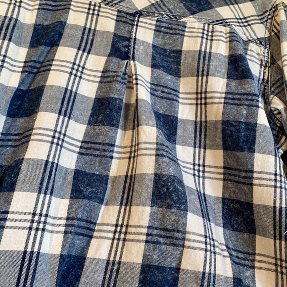 Plaid versatile button up! Brand - id:23 - Picture 5 of 6